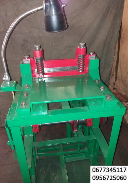 Электромеханическая гильотина  , гильотина, рубка, гибка, обрезка металла обработка , гильотина для рубки листового металла, гильотина снабжена фиксирующим механизмом, гильетина, гилетина  , жесткая станина конструкция электродвигатель,пускатель. Управление ножное, свободные руки,Гильотинная резка самый быстрый и самый простой способ раскроя листового металла. 